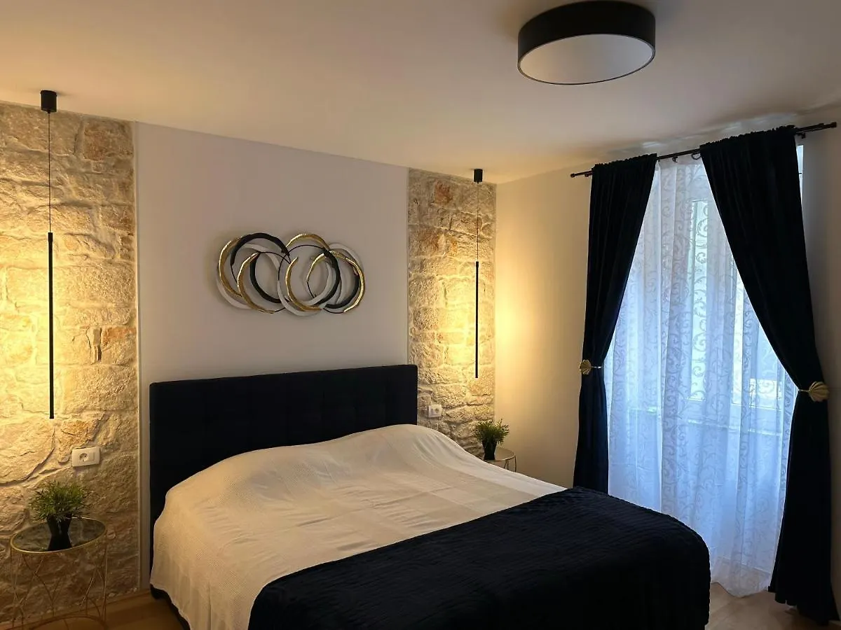 הקונטקטים של Apartment Erin Center - New Renovated